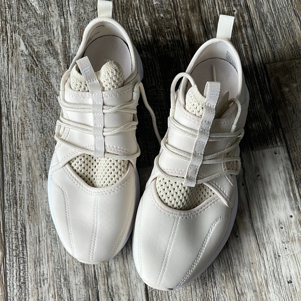 🌟Fabletics 🌟Brookside 🌟Performance
Sneaker, 9 - Picture 5 of 13